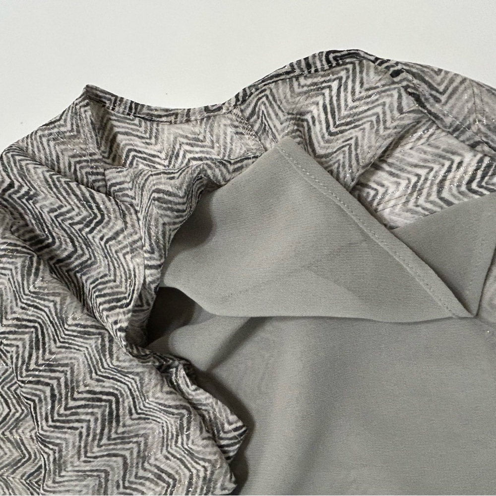 DKNY Ruffled Sleeveless Top grey with lining size S - Picture 5 of 10
